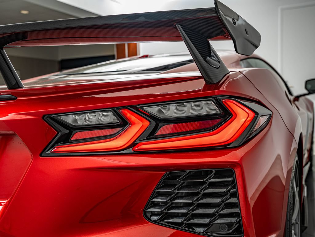 Used 2021 Chevrolet Corvette Stingray Premium Cpe w/ Z51 Performance Package RWD image 17