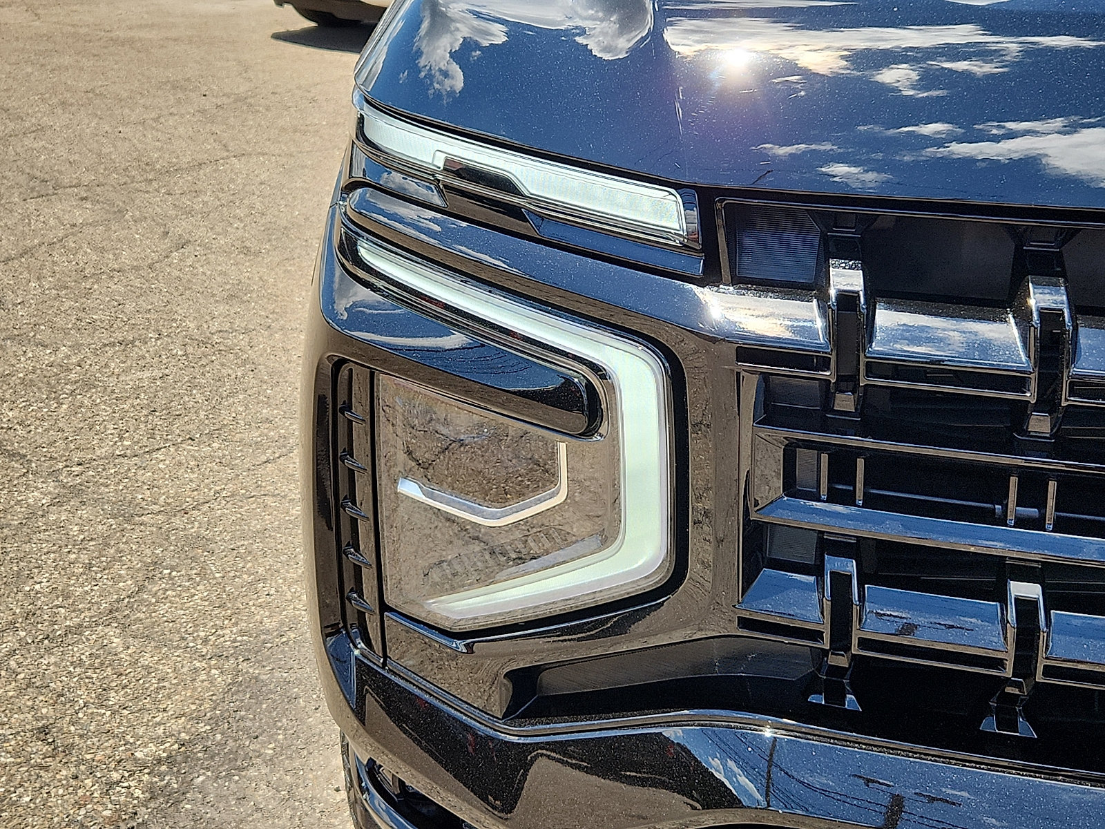 Used 2025 Chevrolet Tahoe Z71 w/ Z71 Off-Road Package AWD/4WD image 9