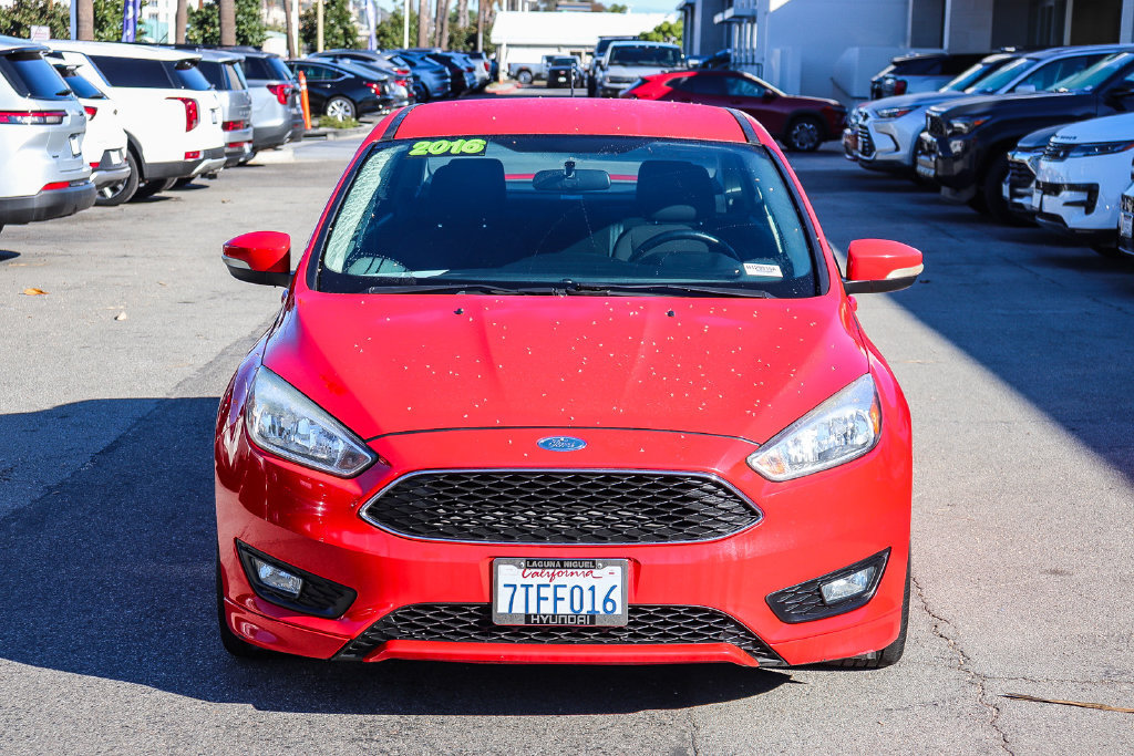 Used 2016 Ford Focus SE w/ SE Sport Package FWD image 2