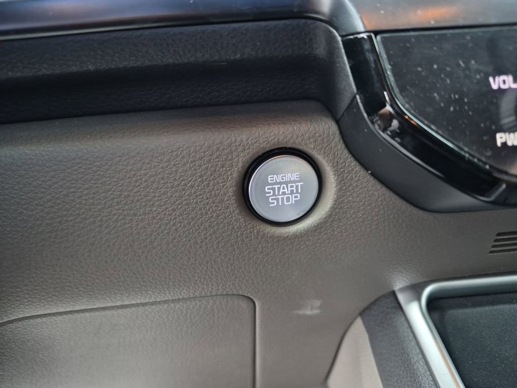 Used 2025 Kia Carnival FWD image 19