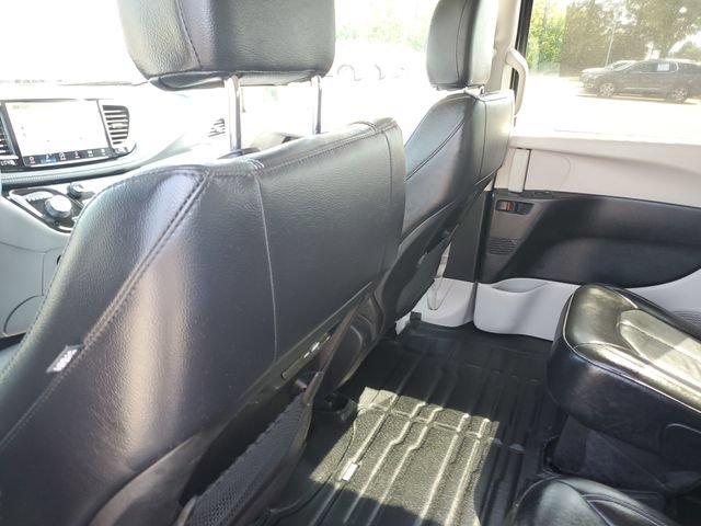 Used 2022 Chrysler Pacifica Touring-L FWD image 13