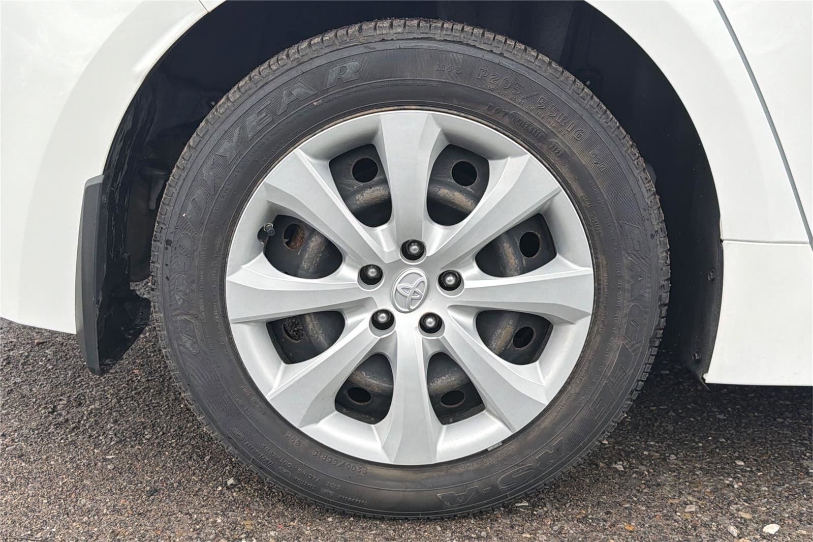 Used 2022 Toyota Corolla LE FWD image 25