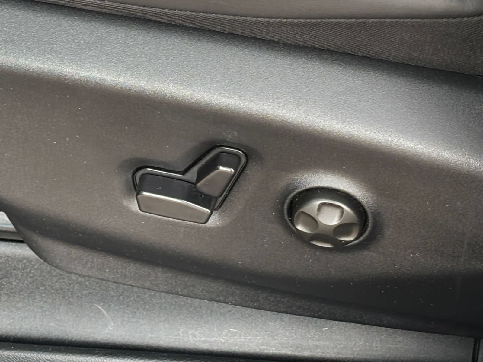 Used 2025 Chrysler Pacifica Limited FWD image 21