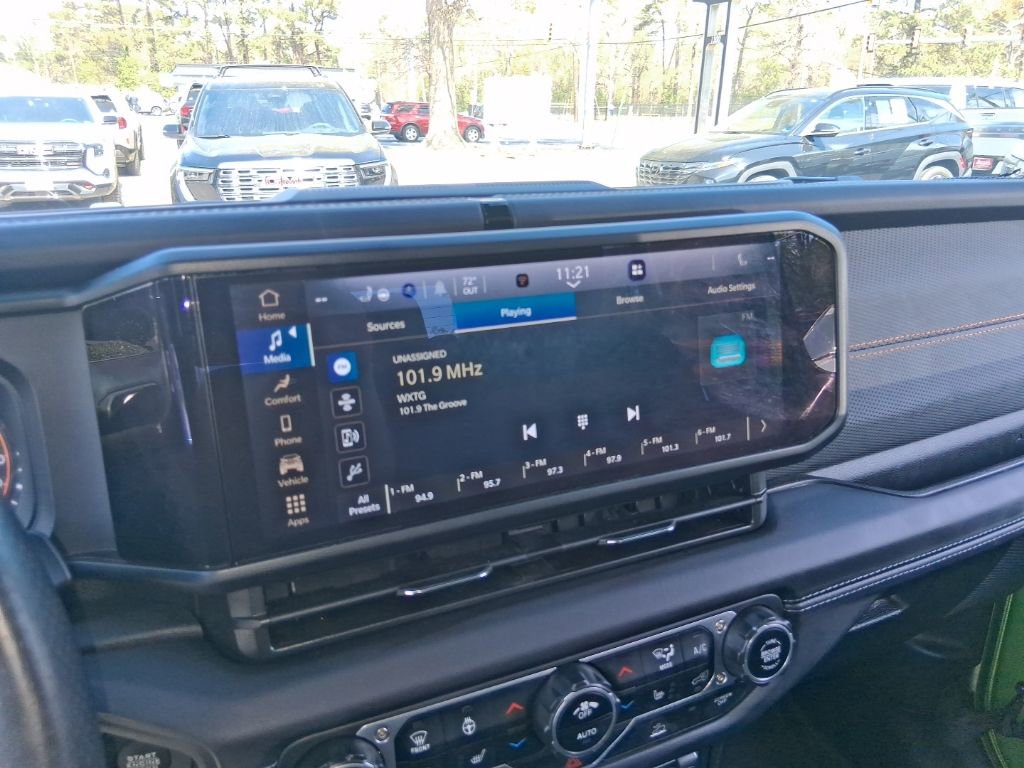 Used 2025 Jeep Gladiator Mojave w/ Convenience Group AWD/4WD image 13