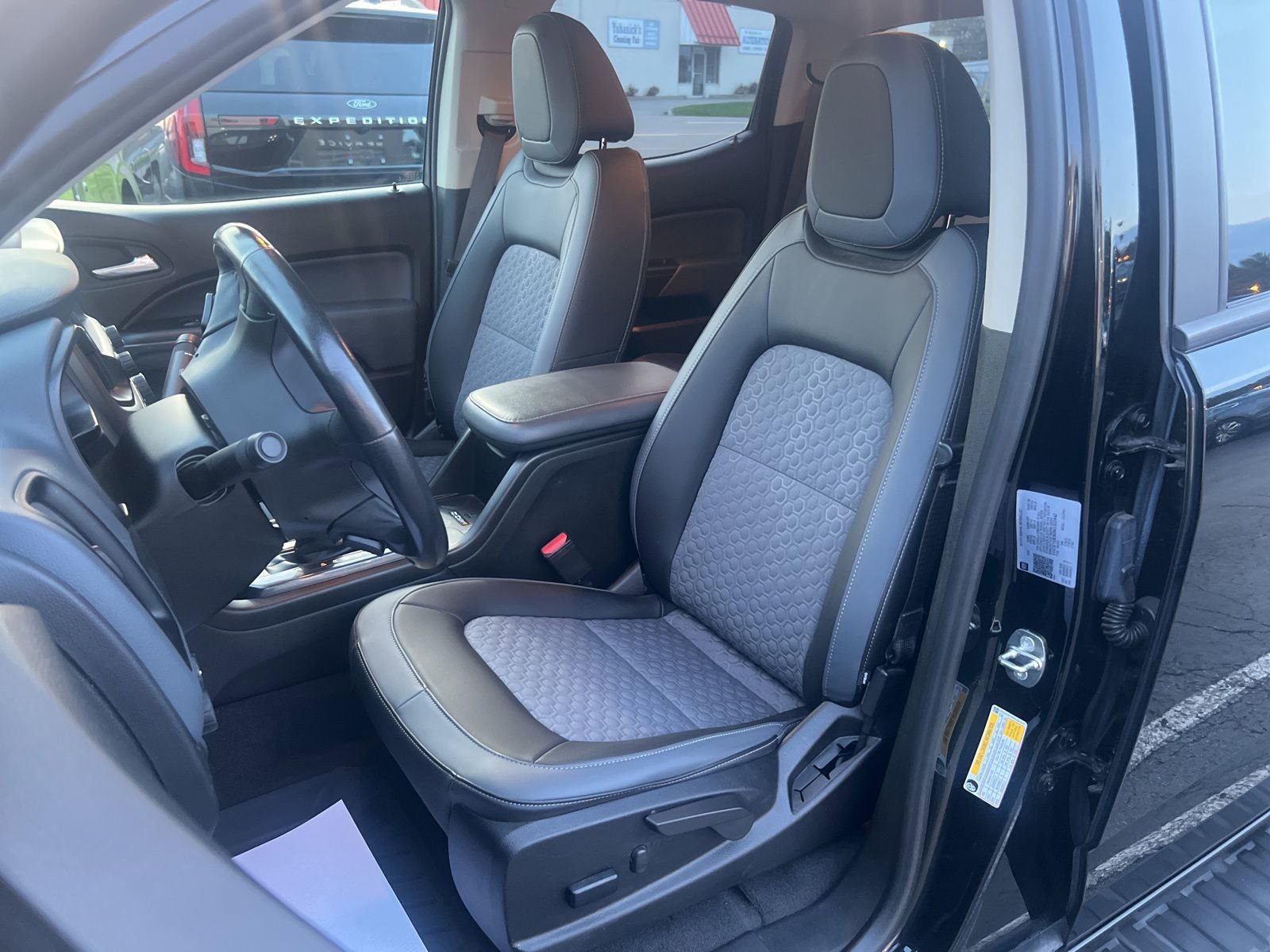 Used 2022 Chevrolet Colorado Z71 w/ Z71 Midnight Edition image 22