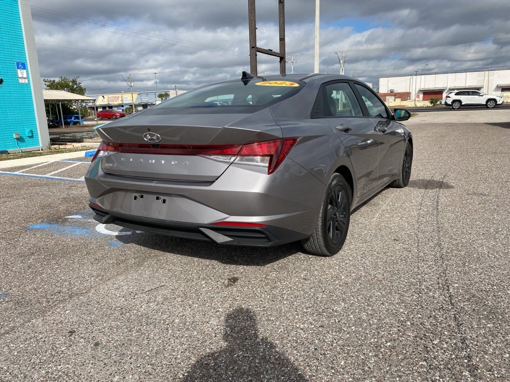 Used 2023 Hyundai Elantra SEL w/ Preferred Accessory Package image 3