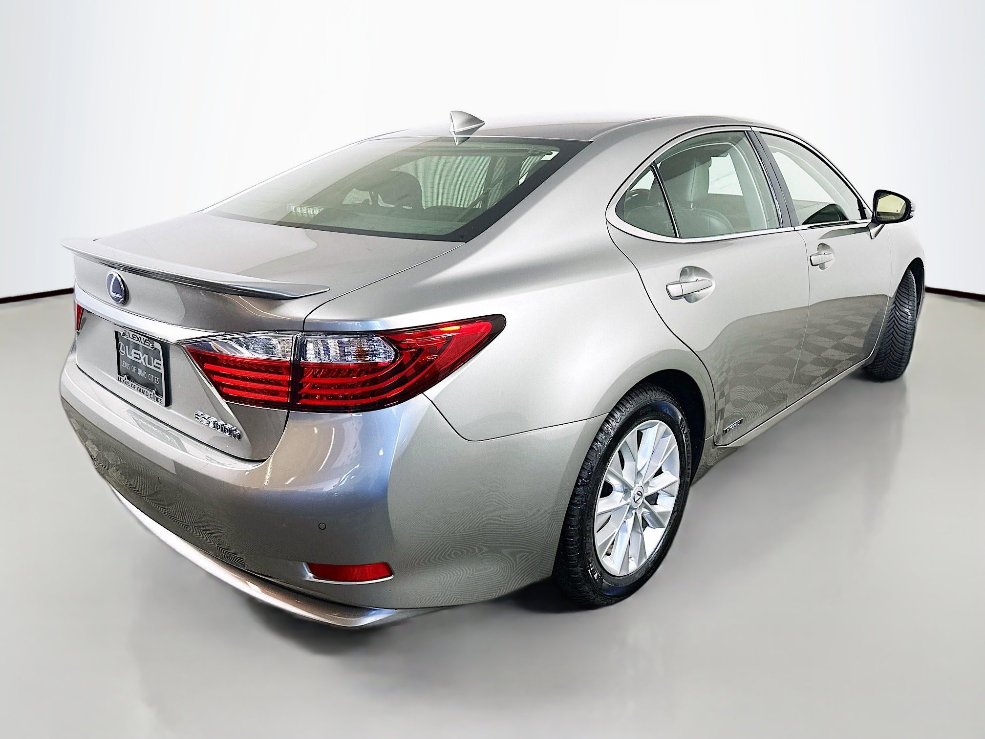 Used 2015 Lexus ES 300h w/ Navigation System Package FWD image 7