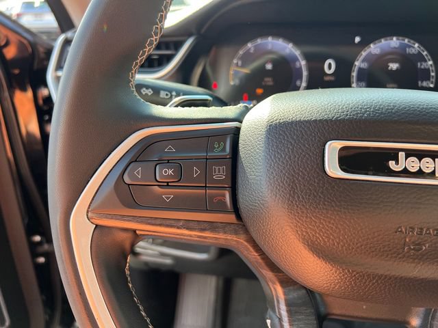 Used 2023 Jeep Grand Cherokee Limited w/ Black Appearance Package AWD/4WD image 14