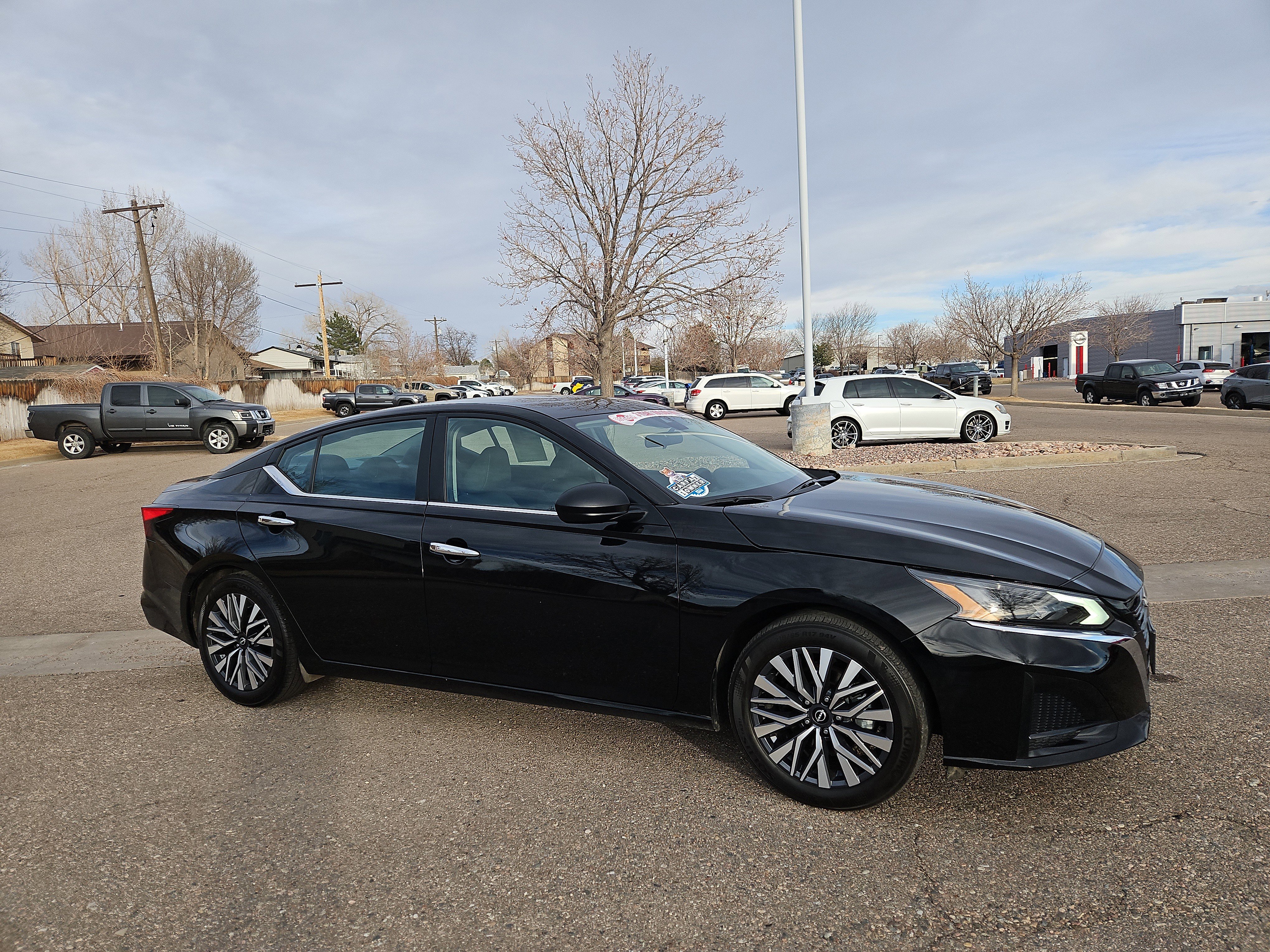 Used 2024 Nissan Altima 2.5 SV image 2