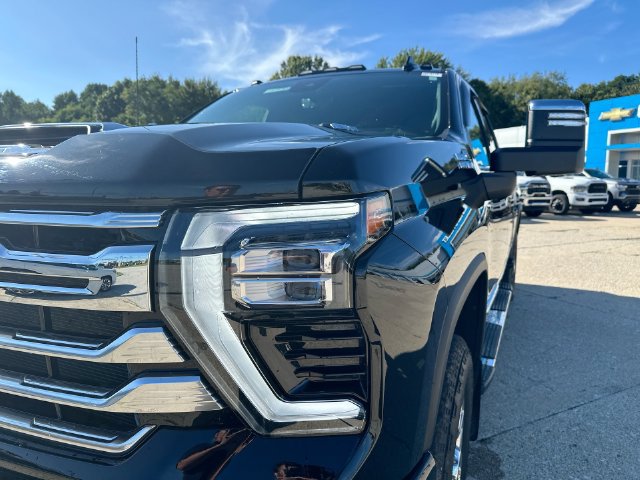 Used 2024 Chevrolet Silverado 2500 High Country w/ Technology Package AWD/4WD image 57
