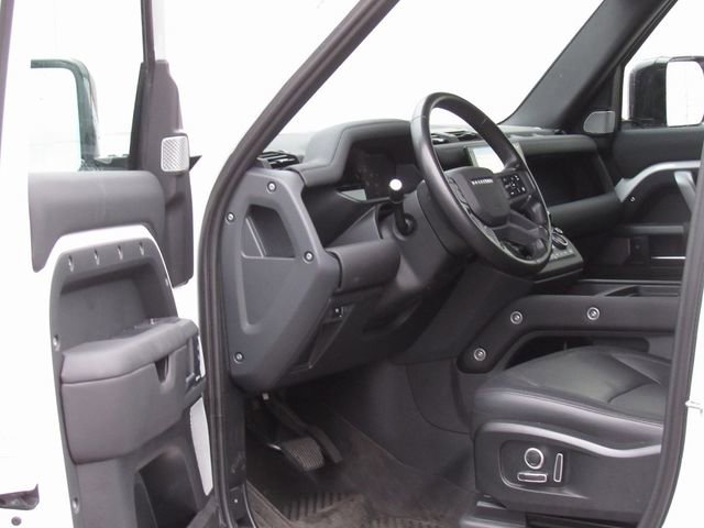 Used 2024 Land Rover Defender 130 X-Dynamic SE image 8