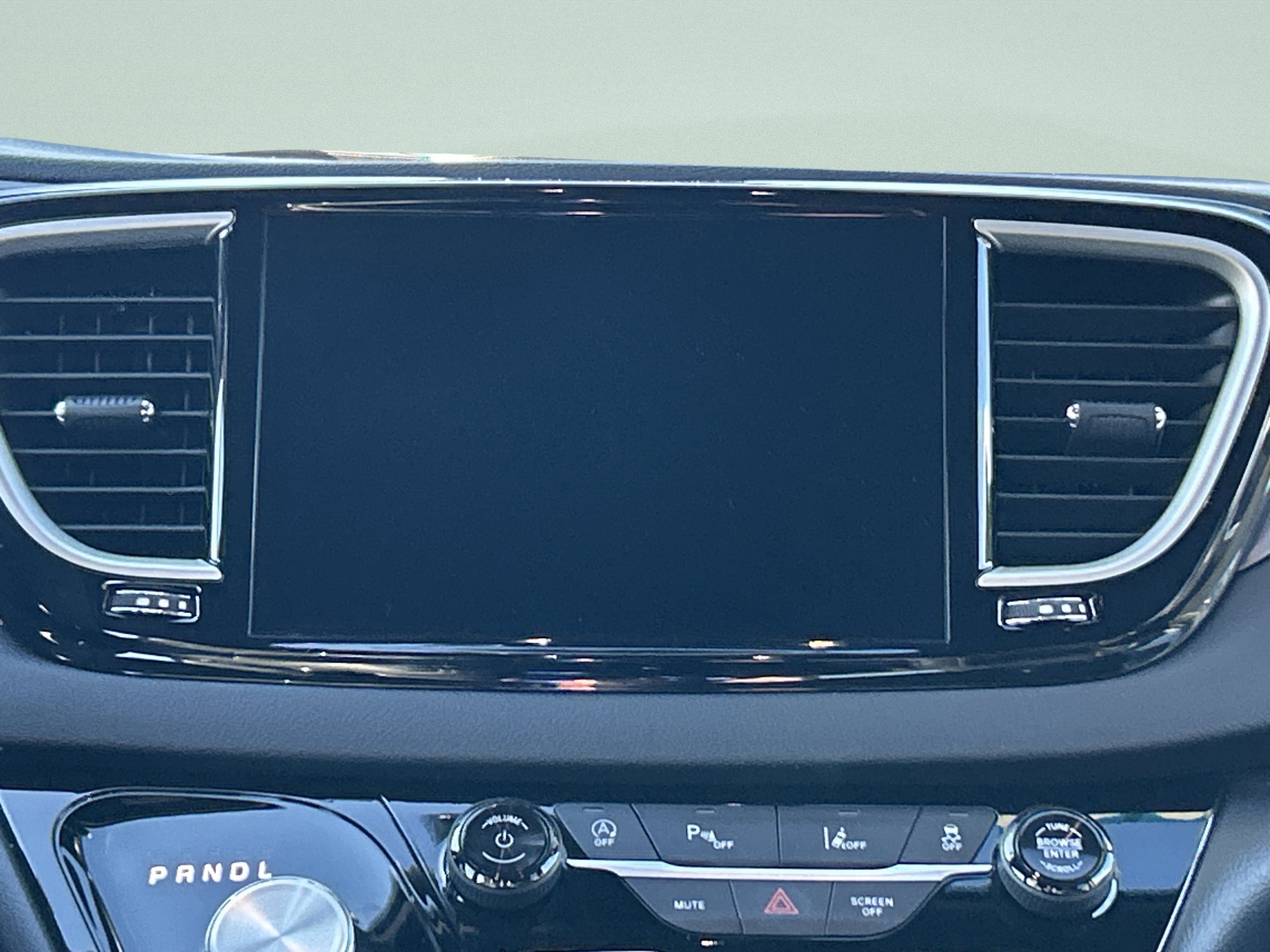 Used 2025 Chrysler Pacifica Select image 19