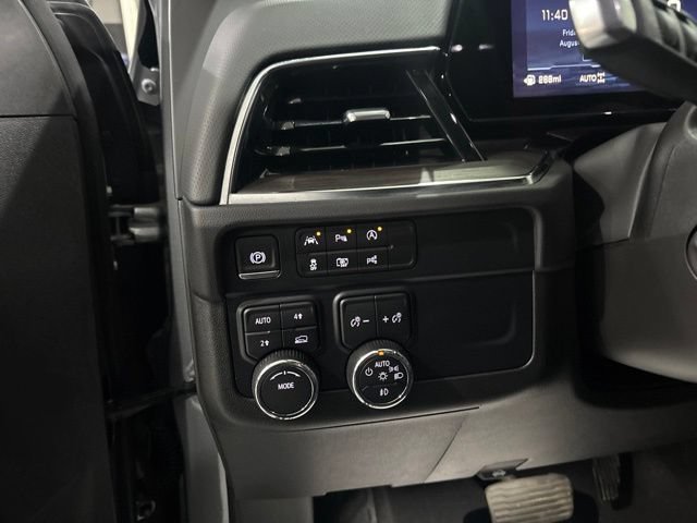 Used 2025 Chevrolet Suburban Premier AWD/4WD image 17