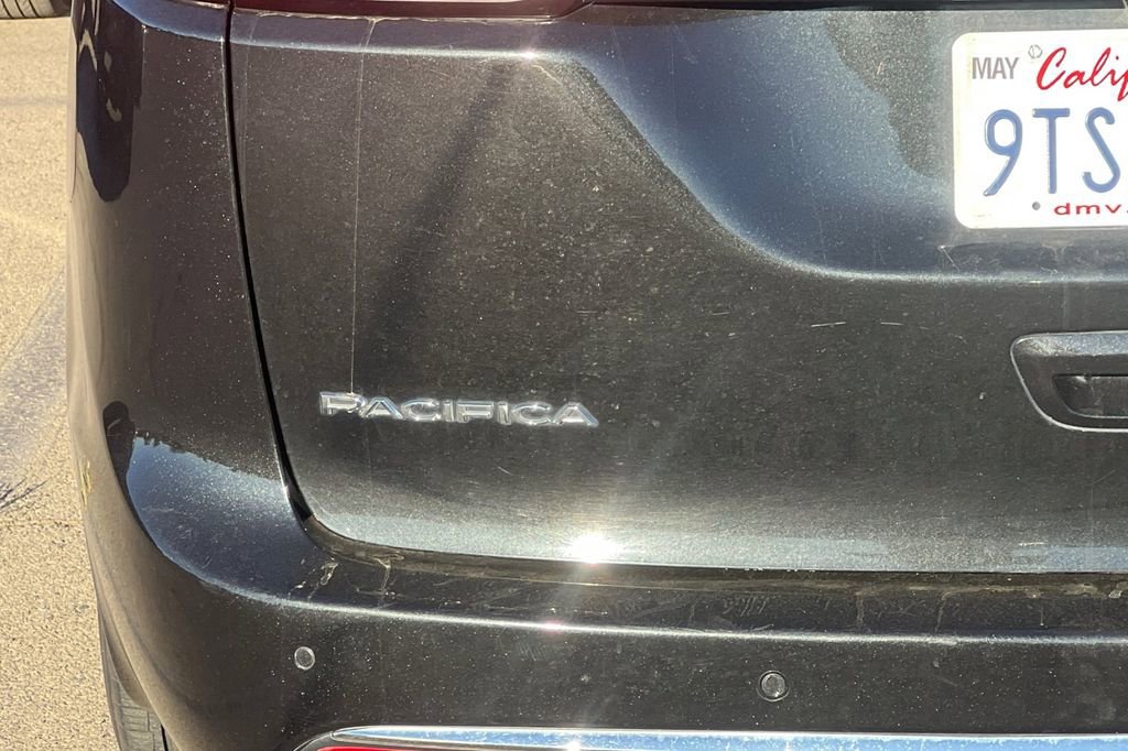 Used 2020 Chrysler Pacifica Limited image 9