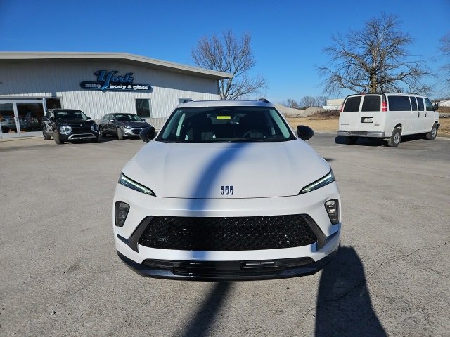 New 2025 Buick Envision Sport Touring image 3