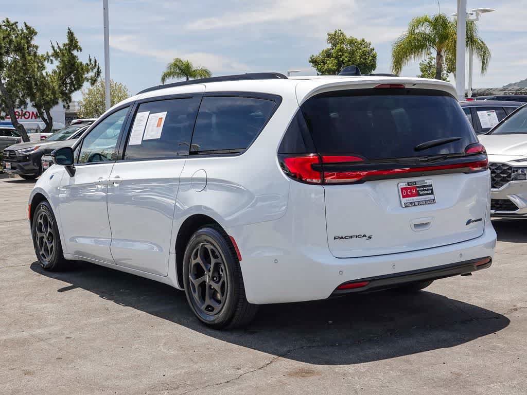 Used 2024 Chrysler Pacifica Premium FWD image 6