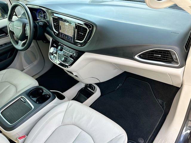 Used 2020 Chrysler Pacifica Touring-L Plus w/ Advanced Safetytec Group image 31