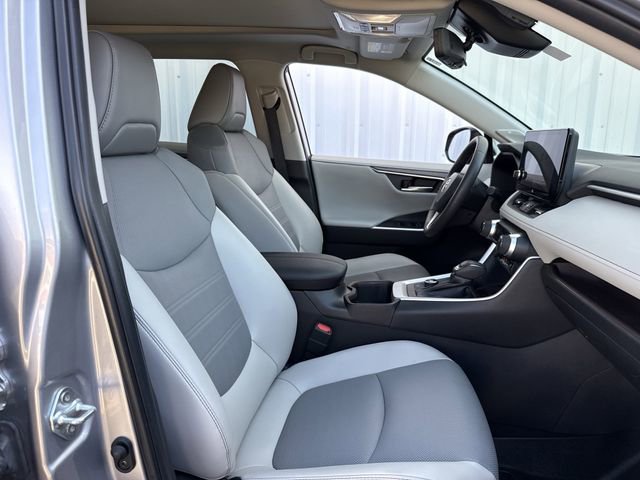 Used 2023 Toyota RAV4 Limited image 33