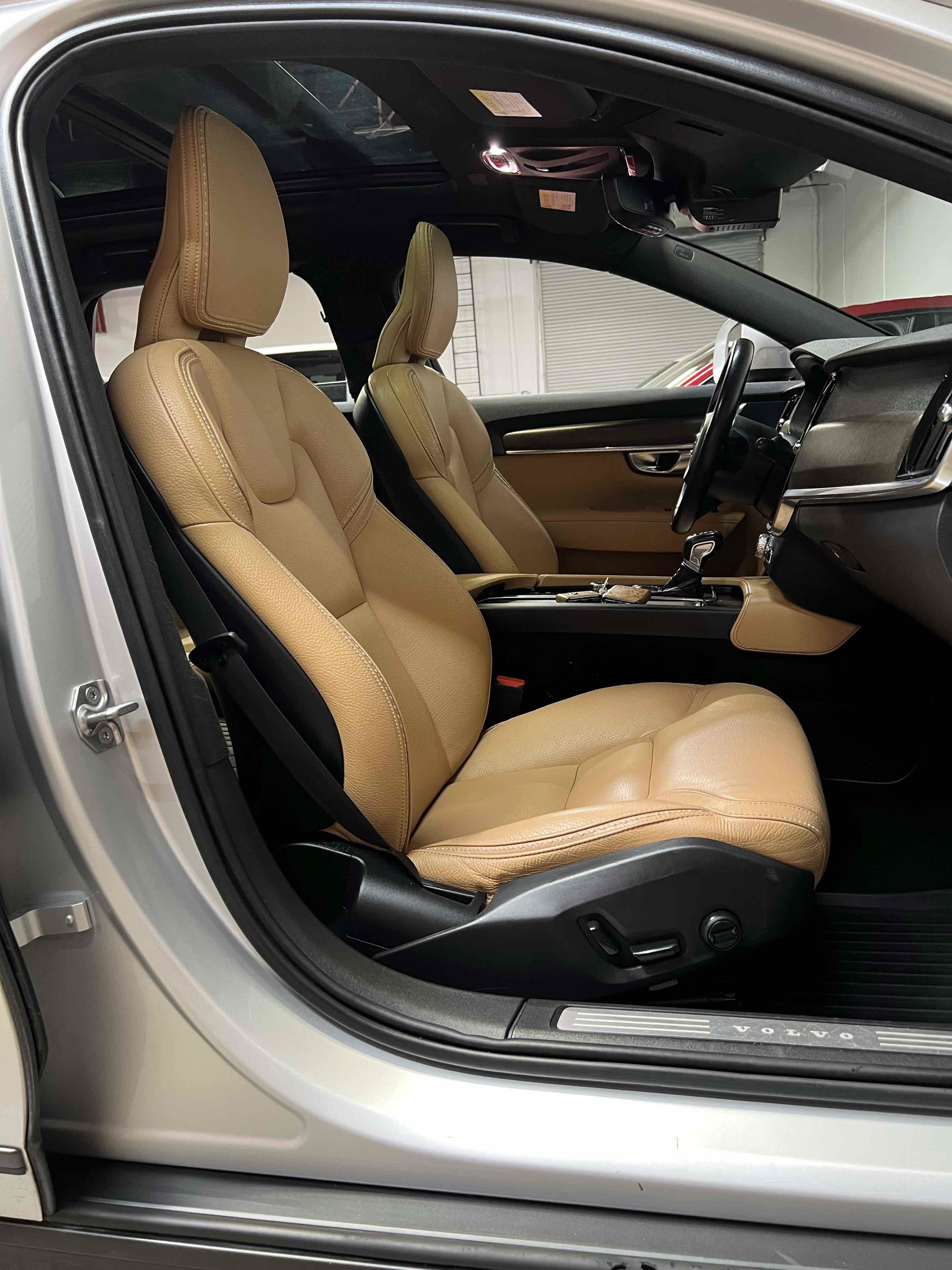 Used 2020 Volvo V90 T6 Cross Country AWD/4WD image 35