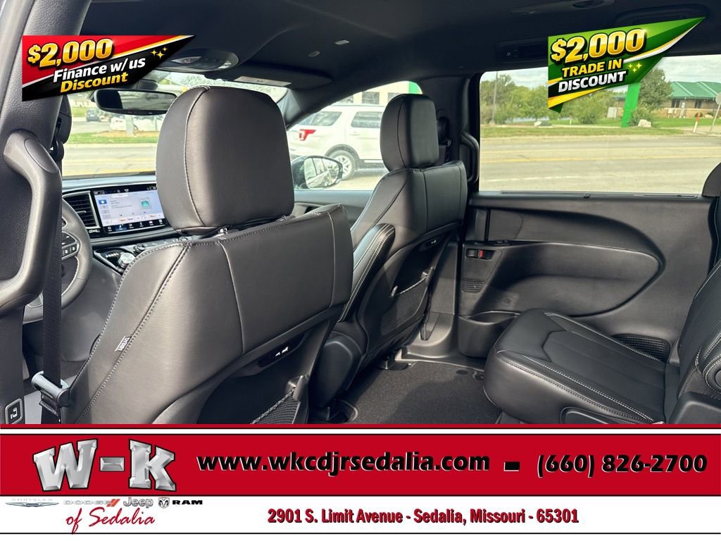 New 2026 Chrysler Pacifica Select image 17