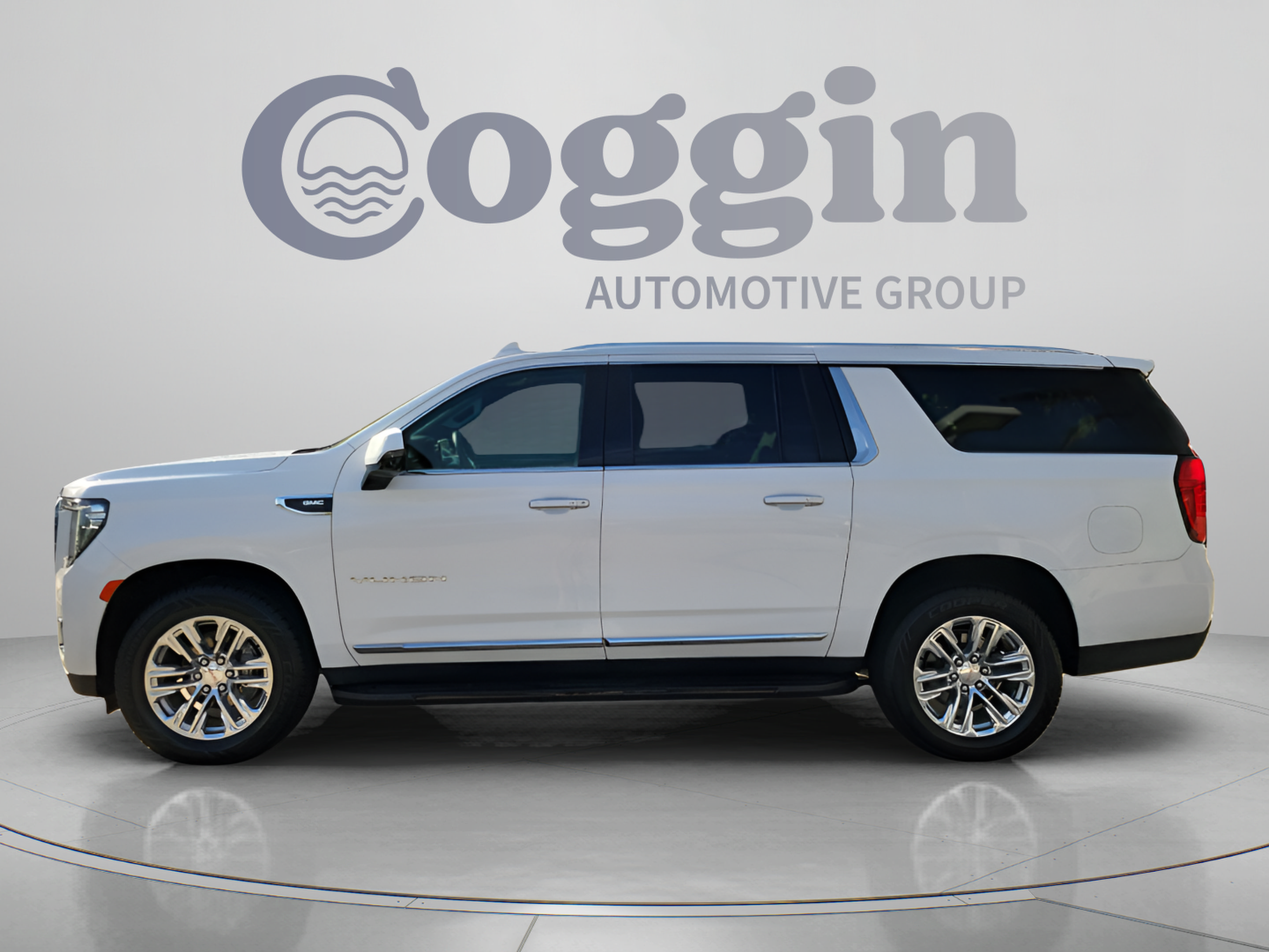 Used 2022 GMC Yukon XL SLT w/ SLT Luxury Package AWD/4WD image 3