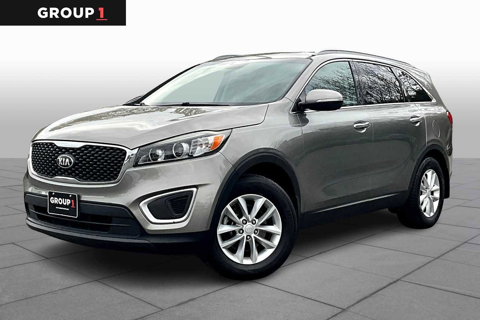 Used 2017 Kia Sorento LX w/ LX Convenience Package