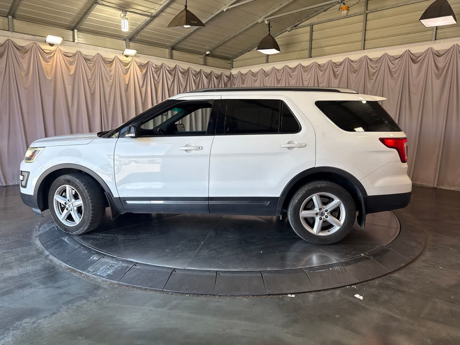 Used 2016 Ford Explorer XLT w/ Equipment Group 201A AWD/4WD image 7