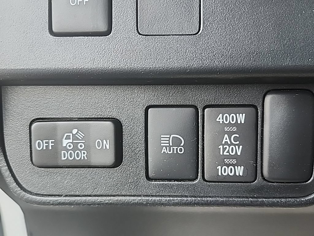 Used 2023 Toyota Tacoma TRD Sport w/ Black Out Package (TMS) AWD/4WD image 16
