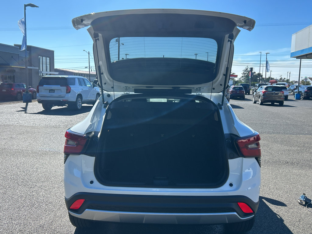 New 2026 Chevrolet Trax LT w/ Sunroof Package FWD image 32