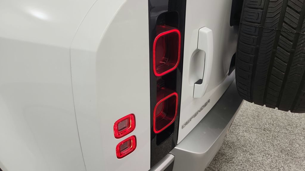 Used 2023 Land Rover Defender 90 S AWD/4WD image 39