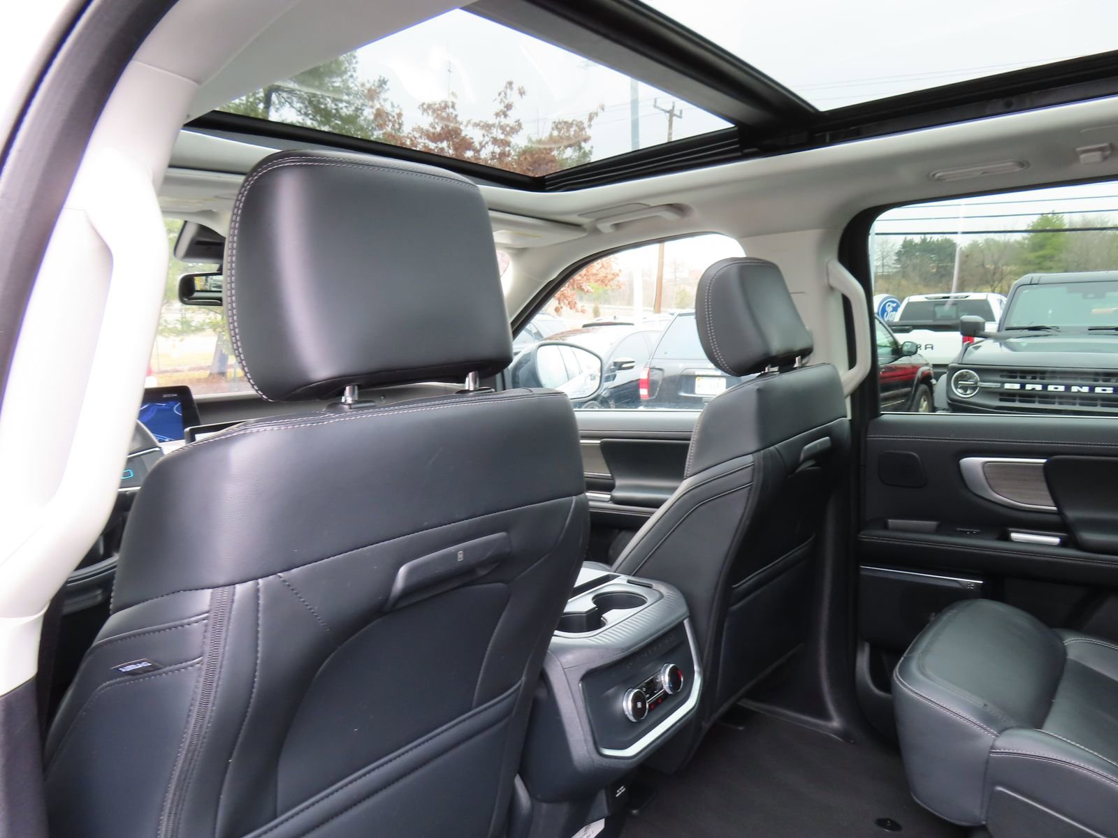 Certified 2025 Ford Expedition Max Platinum w/ Driver's Package image 31