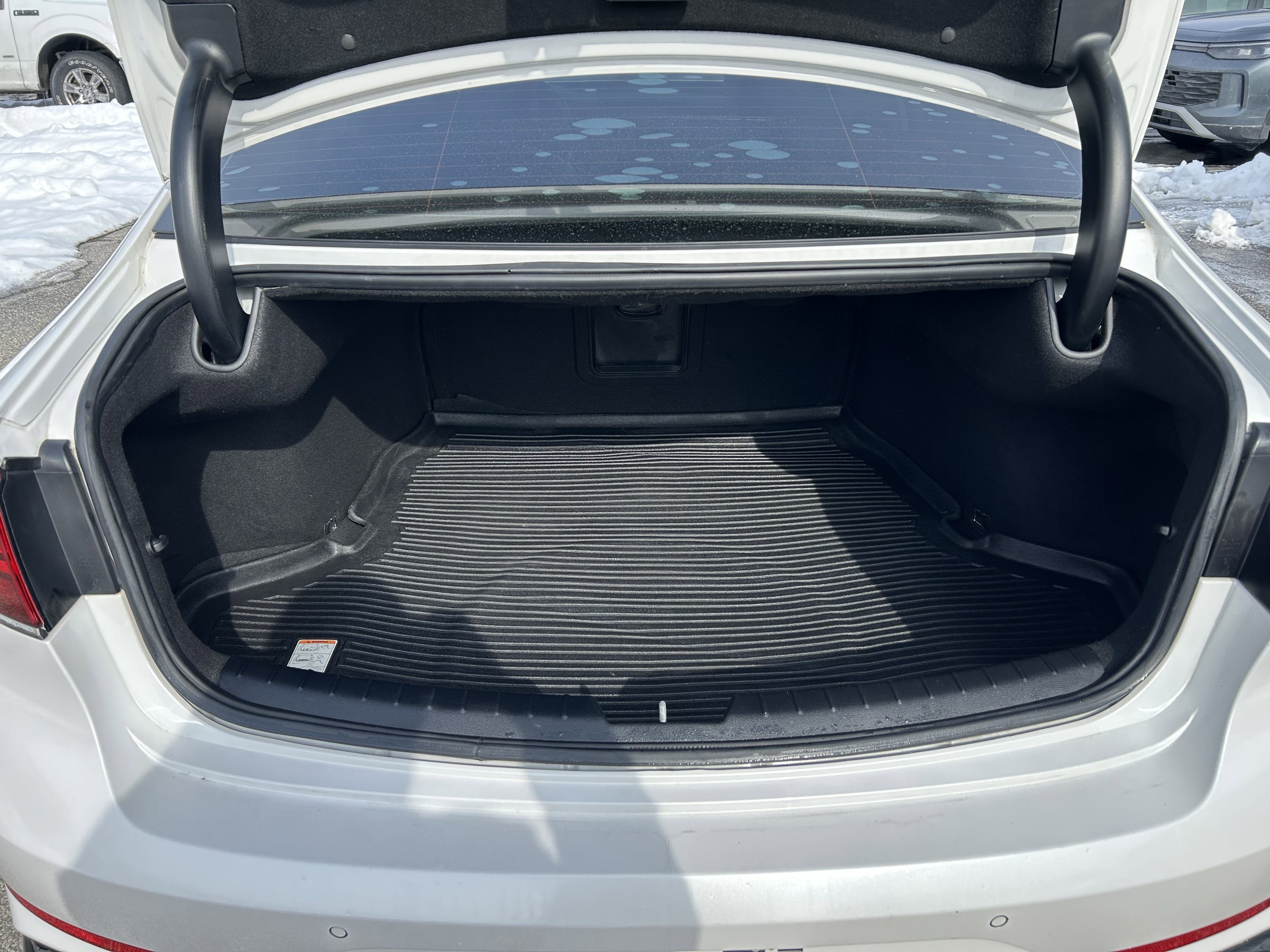 Used 2020 Kia Cadenza Limited image 28