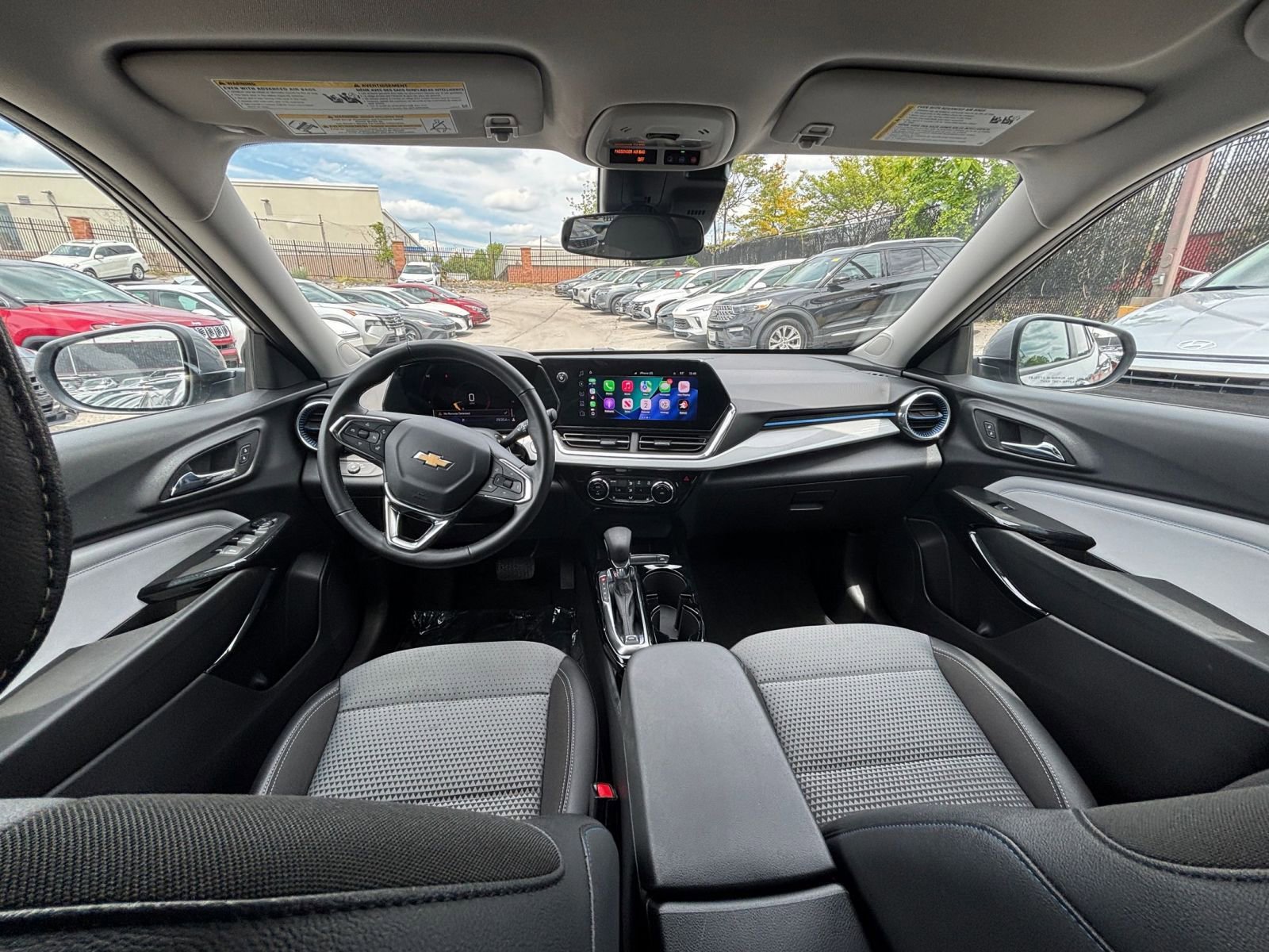 Used 2025 Chevrolet Trax LT w/ LT Convenience Package FWD image 28