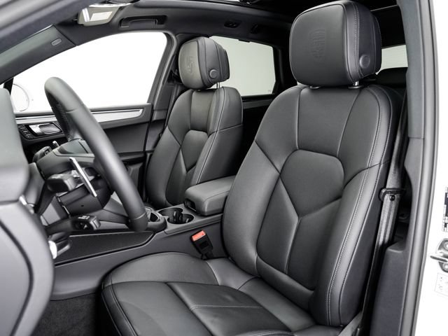 Certified 2026 Porsche Macan AWD/4WD image 5