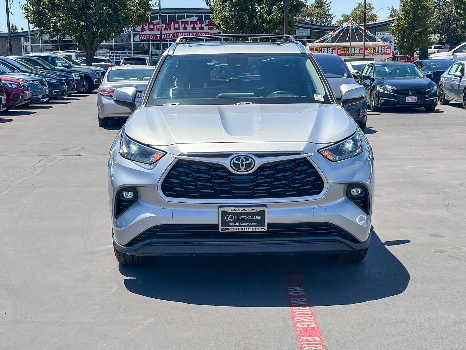 Used 2021 Toyota Highlander XLE AWD/4WD image 6