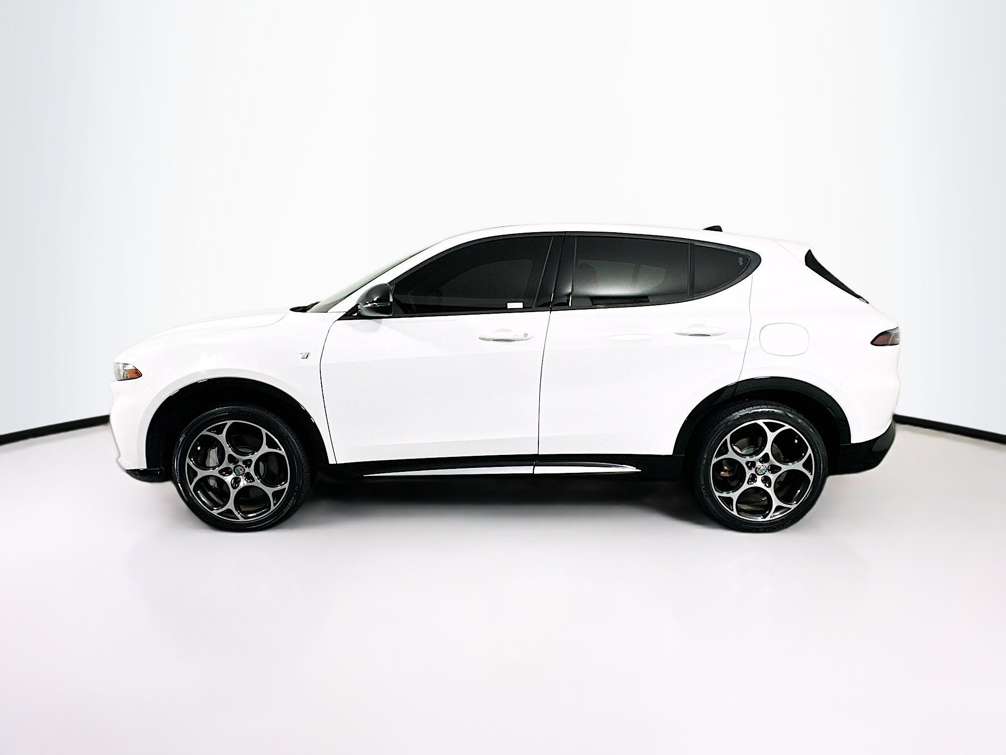 Used 2024 Alfa Romeo Tonale Ti w/ Premium Interior Package AWD/4WD image 4