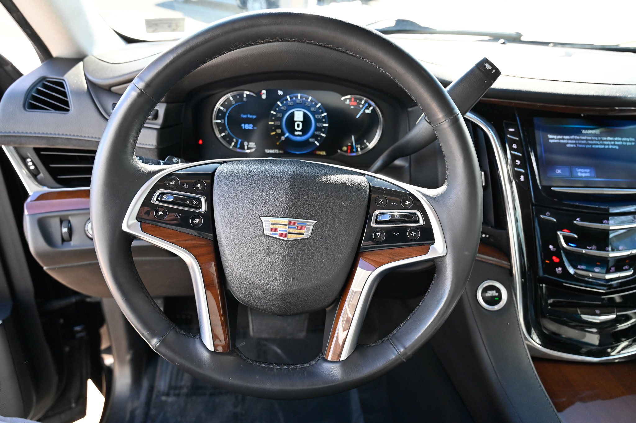 Used 2017 Cadillac Escalade ESV Luxury image 25