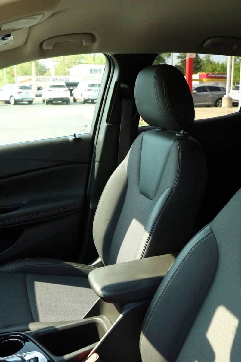 Used 2025 Buick Encore GX Preferred FWD image 17