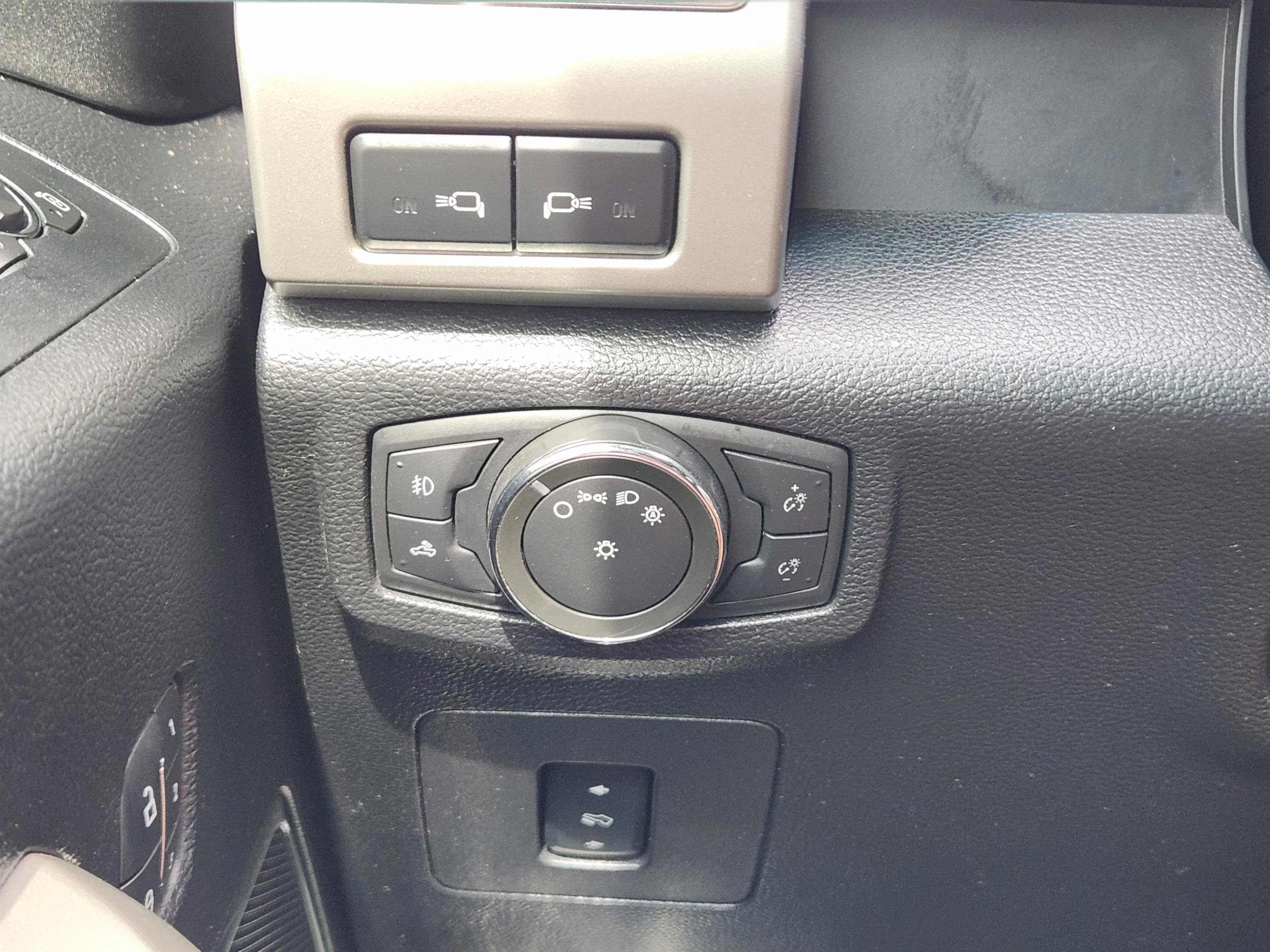 Used 2016 Ford F150 Lariat w/ Equipment Group 502A Luxury AWD/4WD image 18
