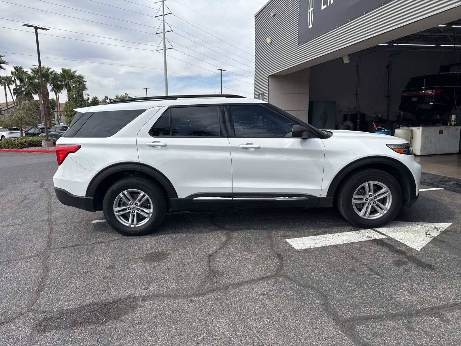 Used 2022 Ford Explorer XLT w/ Class IV Trailer Tow Package image 4