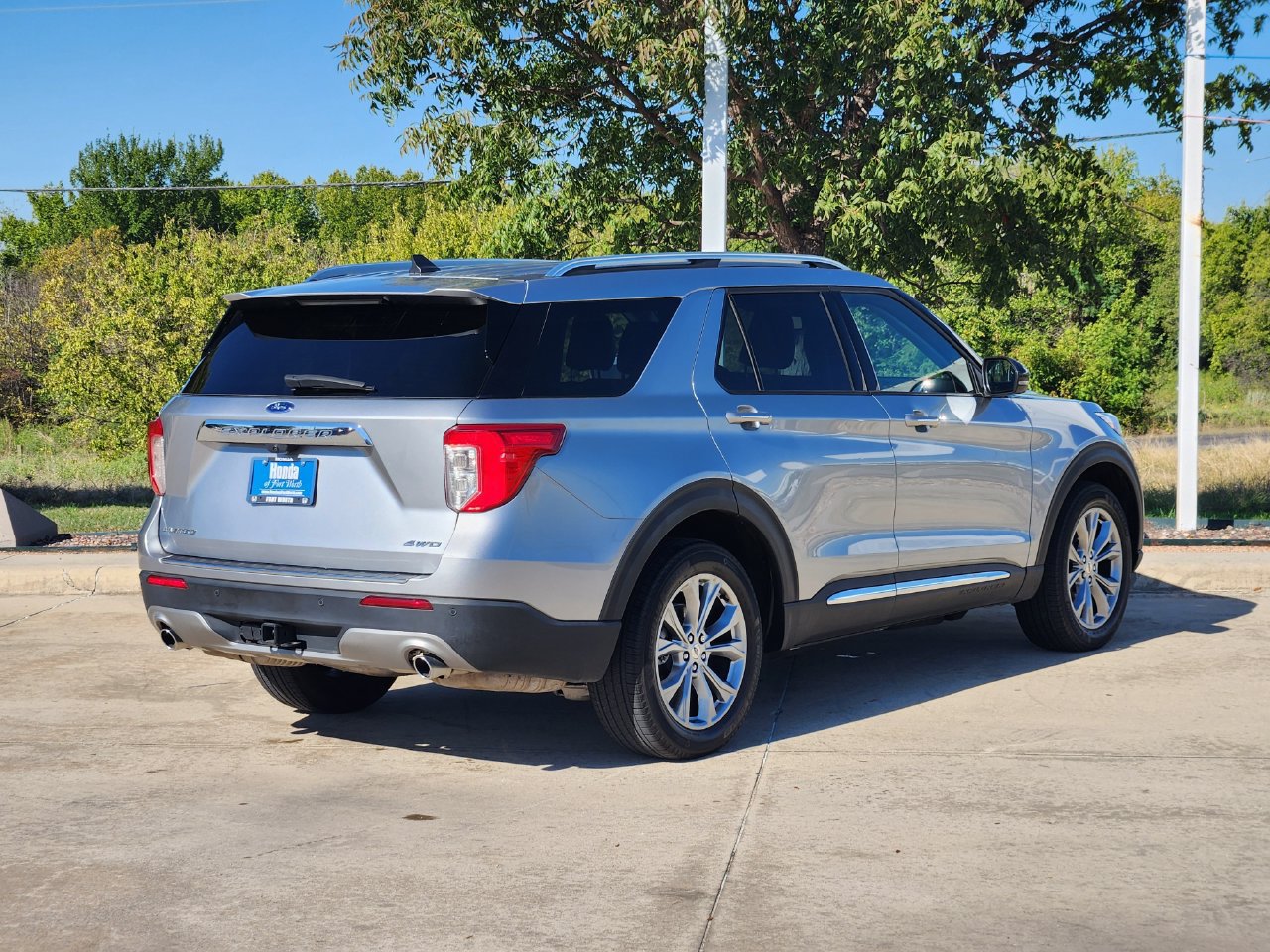 Used 2023 Ford Explorer Limited w/ Equipment Group 301A AWD/4WD image 5