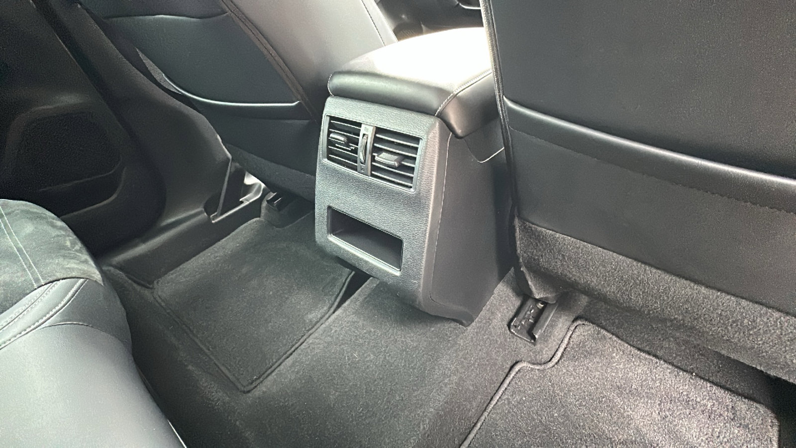 Used 2022 Mitsubishi Outlander SE image 26