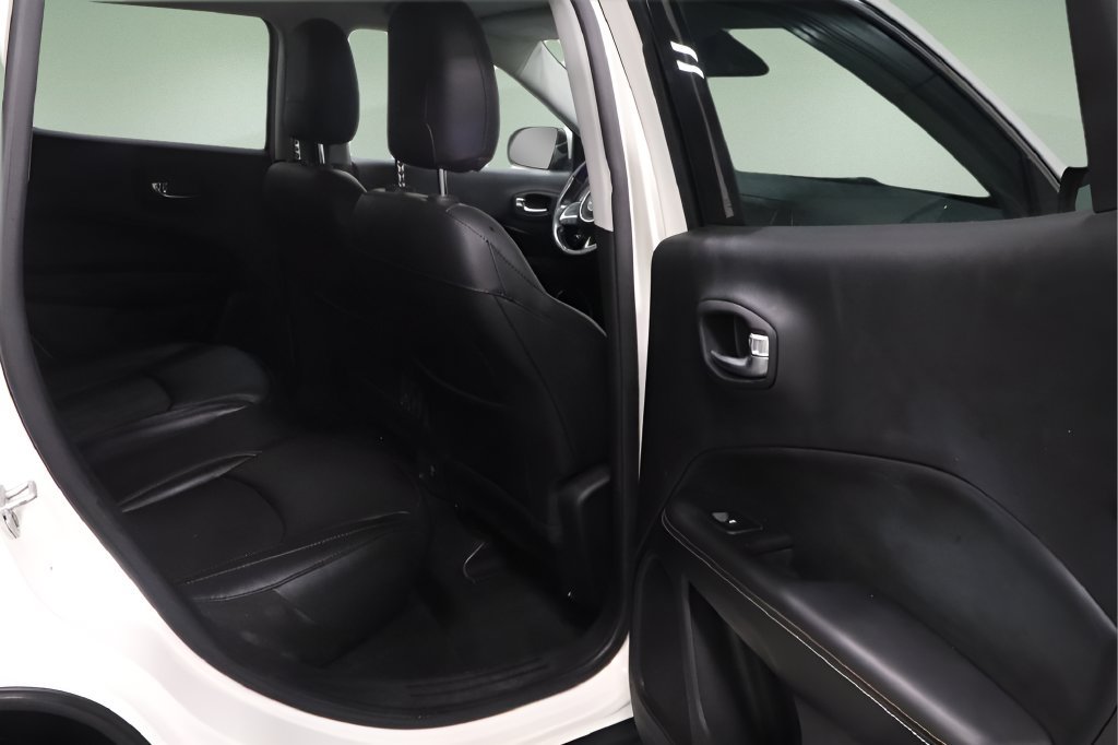 Certified 2020 Jeep Compass Latitude w/ Cold Weather Group AWD/4WD image 16