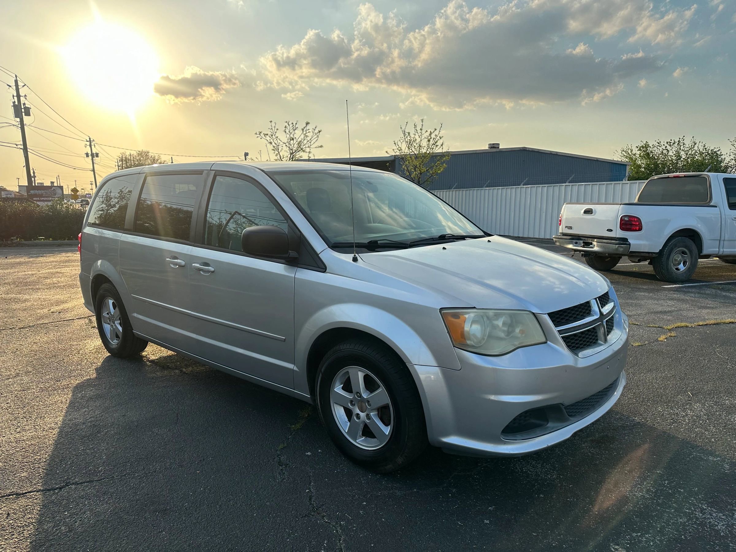 Used 2012 Dodge Grand Caravan SE image 3
