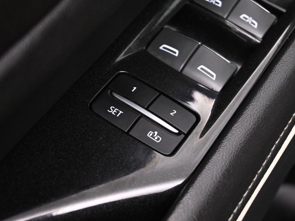 Used 2023 Cadillac Escalade ESV Premium Luxury image 41