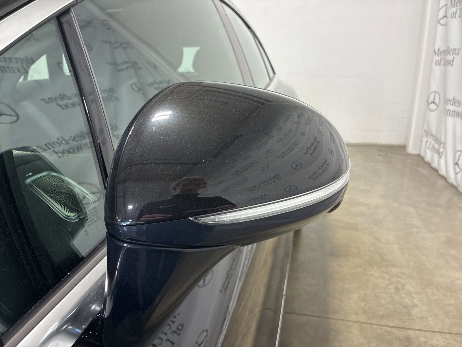 Used 2023 Mercedes-Benz EQS 580 4MATIC Sedan w/ Exclusive Trim Package image 9