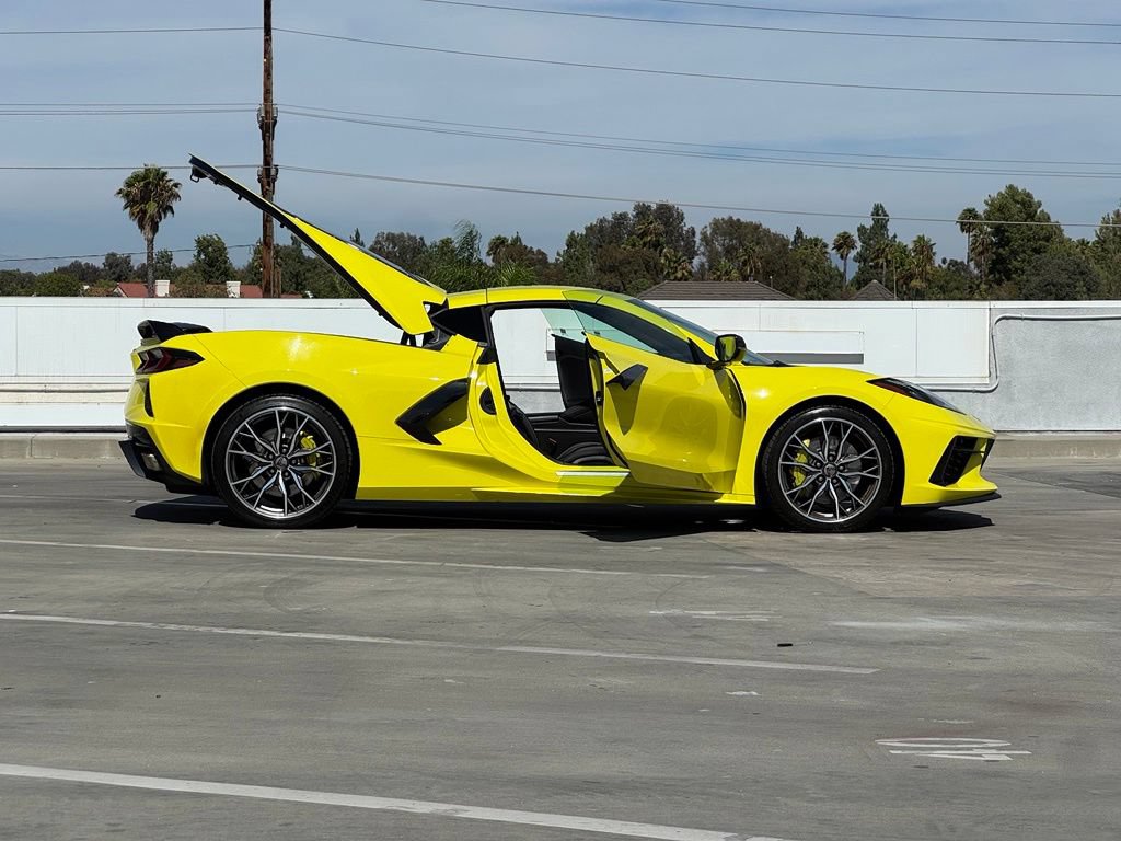 Used 2021 Chevrolet Corvette Stingray Coupe w/ Z51 Performance Package RWD image 30