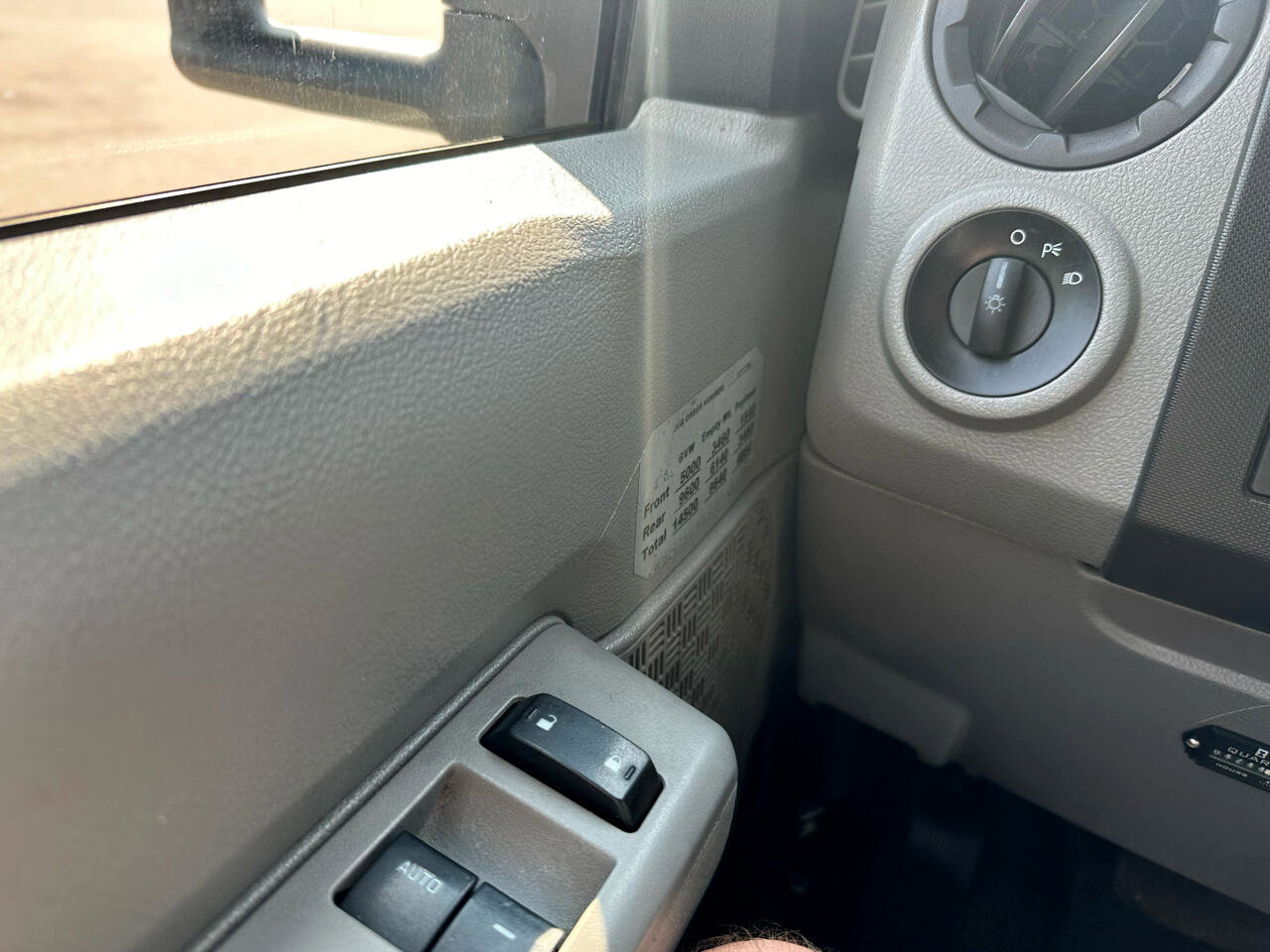 Used 2018 Ford E-450 and Econoline 450 Super Duty w/ Power Windows & Locks Group RWD image 19