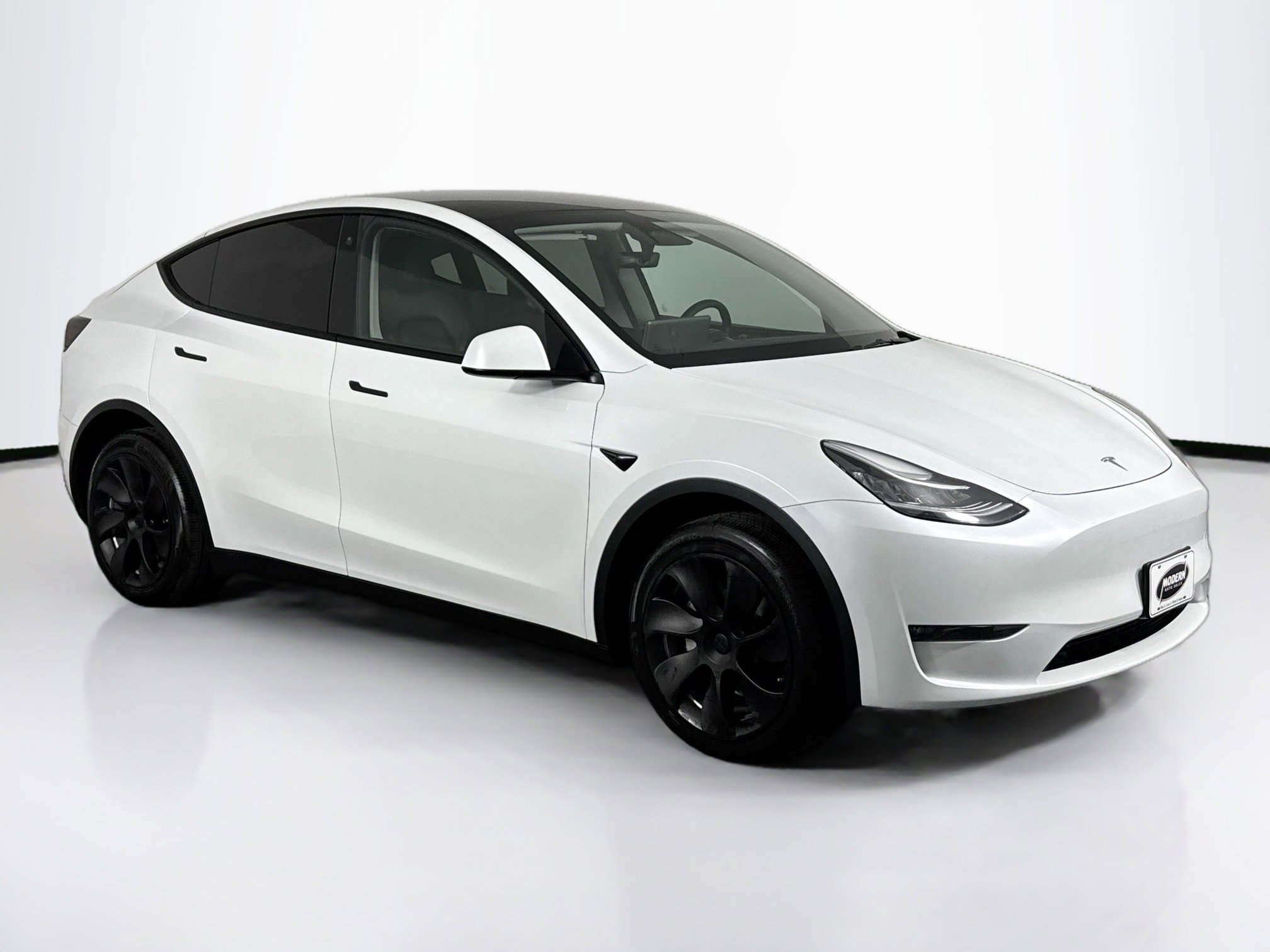 Used 2023 Tesla Model Y Long Range AWD/4WD image 2