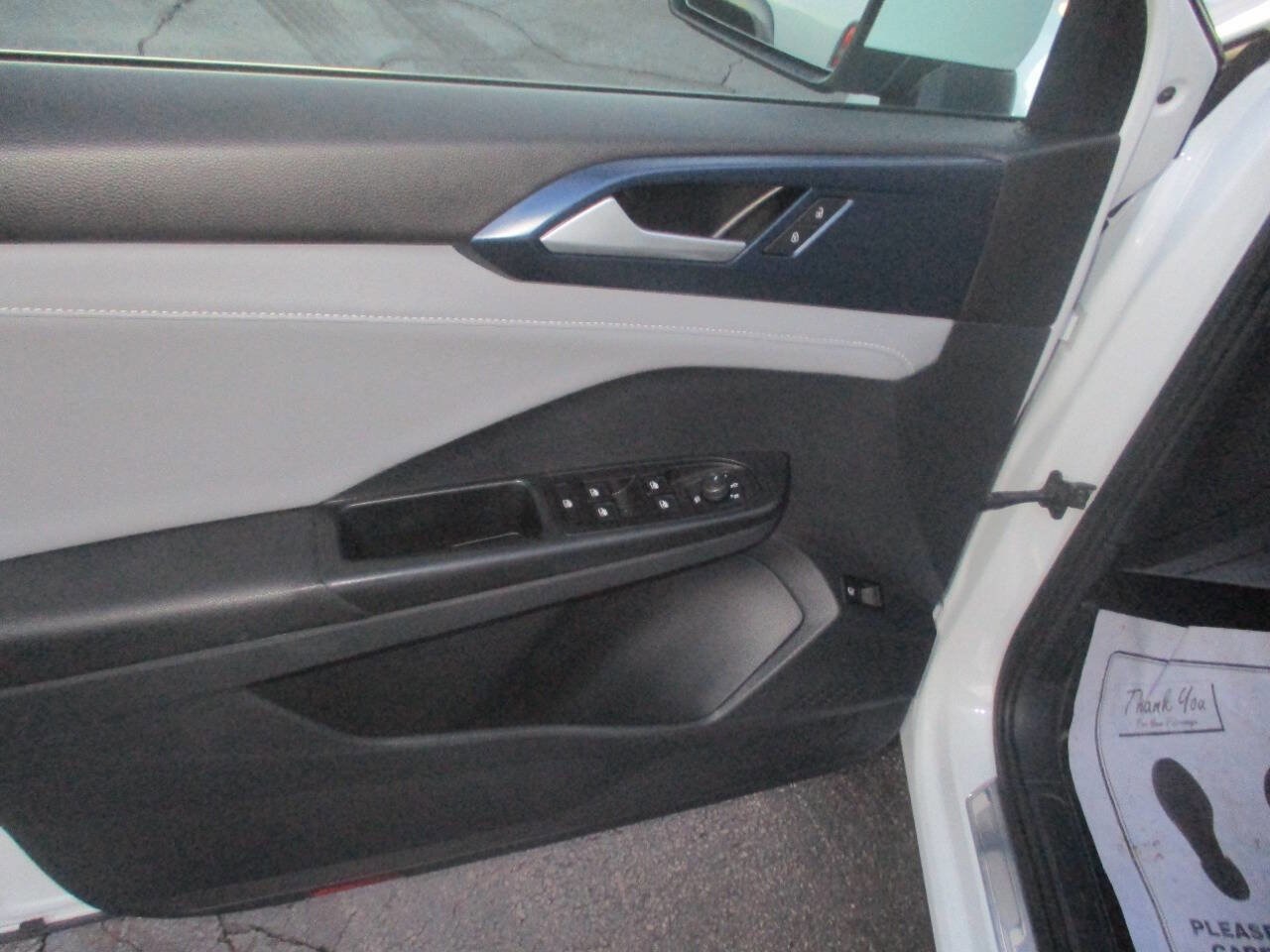 Used 2023 Volkswagen Taos SE image 12